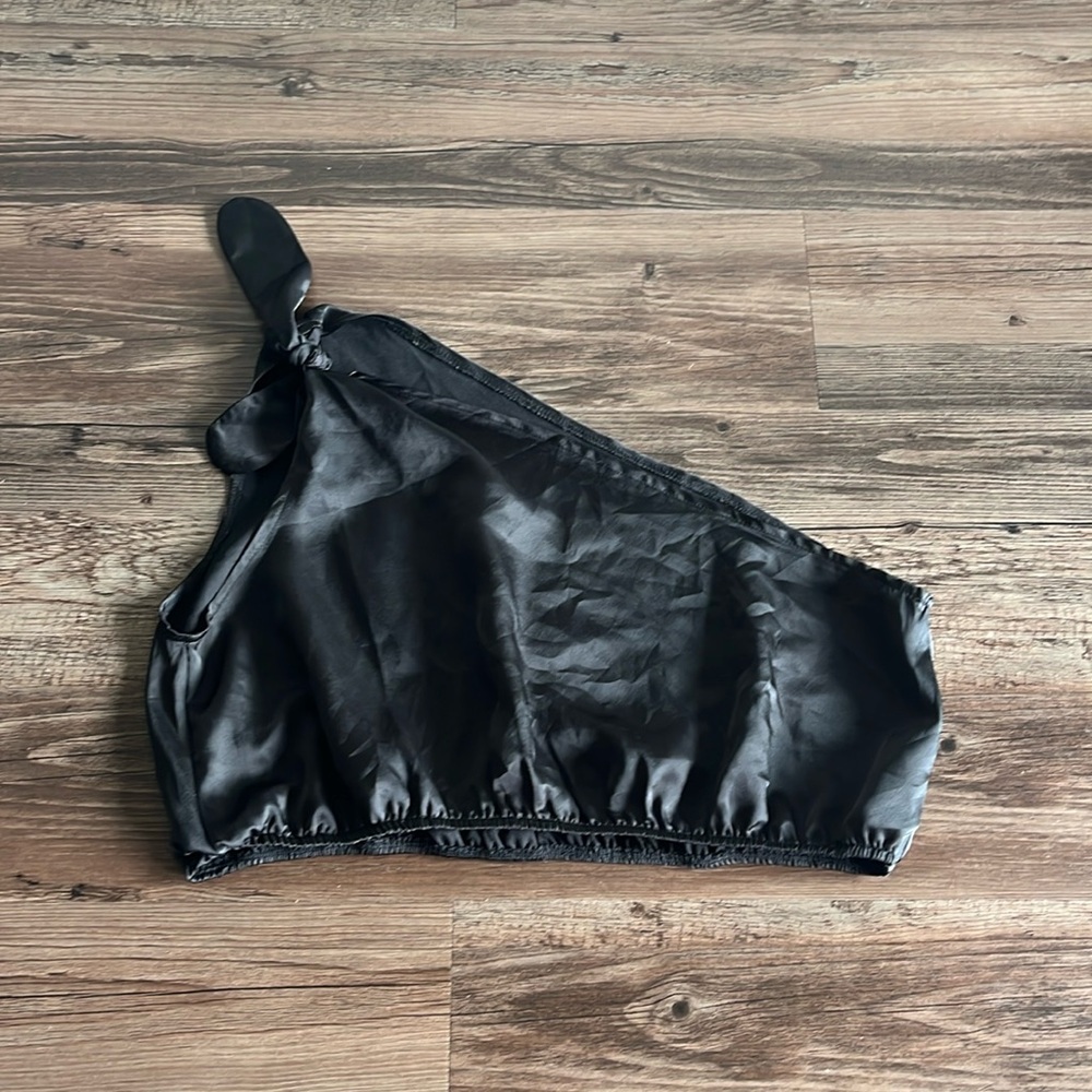 1 shoulder loose satin crop top, synched bottom | SHEIN |Size L